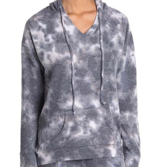Theo & Spence Tops - NWT MSRP $55 Theo & Spence Small Tie Dye V-Neck Hoodie